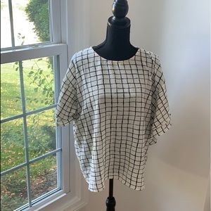 Short sleeved white blouse